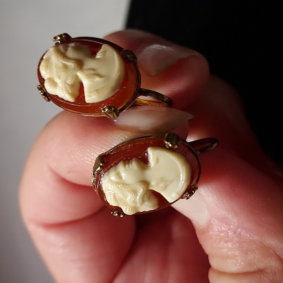Vintage Carved Cameo Style Screw Back Earrings & Matching Pendant - Picture 7 of 14